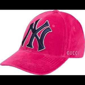 Gucci Unisex Pink Ny Yankees Edition Velvet Cap